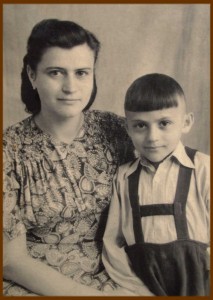 Ярослава Лелет-Шведюк з сином Богданом Караганда, 27.05.1951 р.